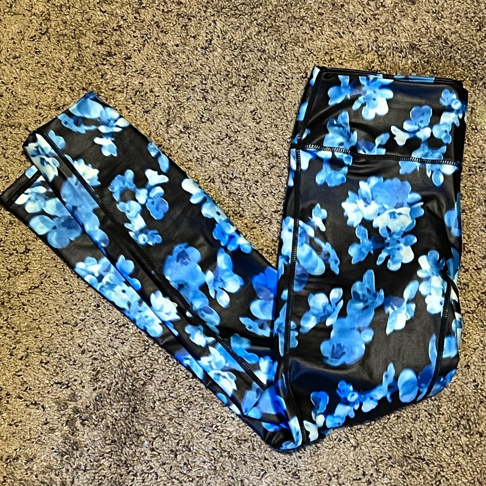 Fabletics Motion 365+ Athletic Leggings Blue Floral Shine Size Medium M NWOT